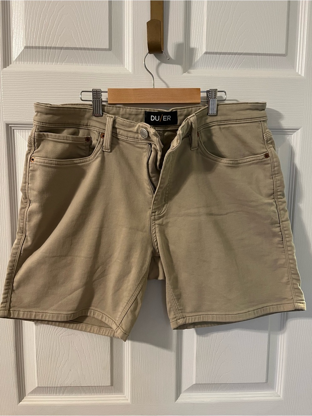 DU/ER Men's Tan Flat-Front Shorts